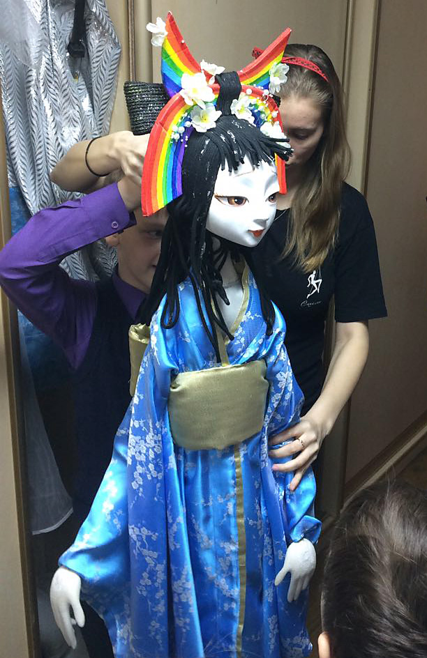 Кукла из спектакля «Танабата» очень тяжелая