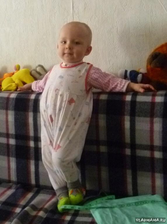 Алиса, год и два месяца