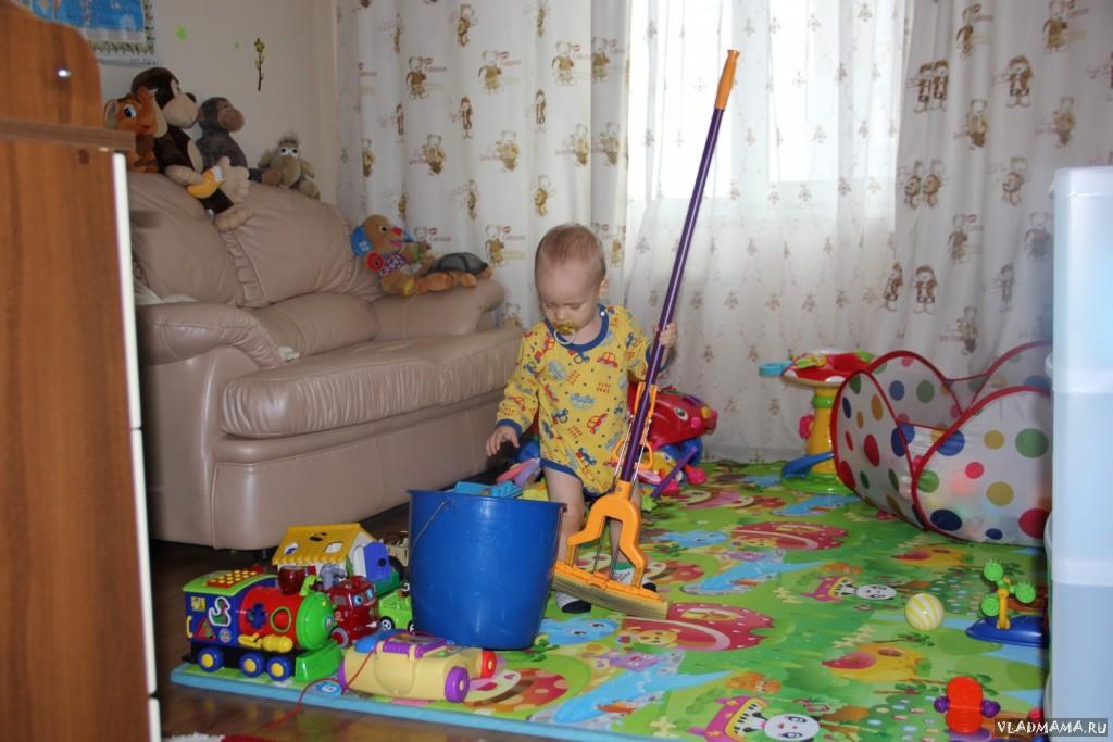 Эх, эти родители, даже полы помыть не могут, все сам!!!