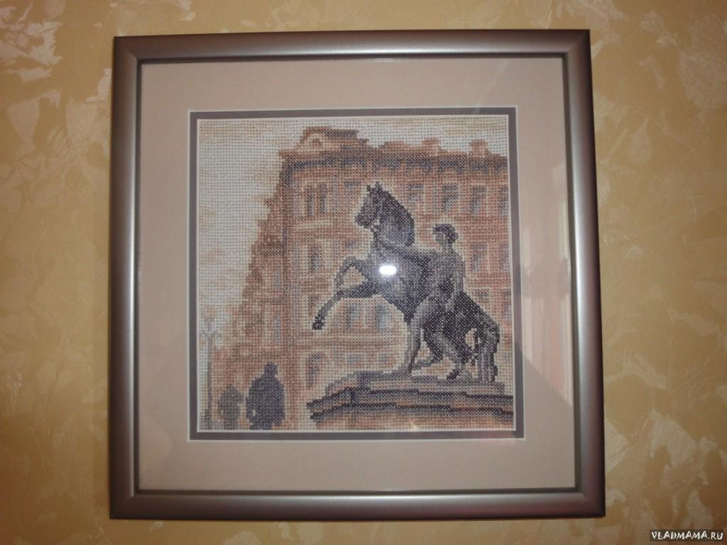 На Аничковом мосту