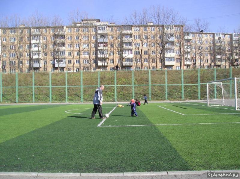 Вот так и становятся знаменитыми футболистами