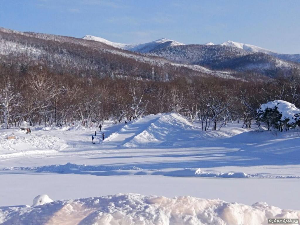 Горка на озере Верхнем в парке Гагарина