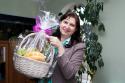 Ольга Романова с подарком от банка «Приморье»