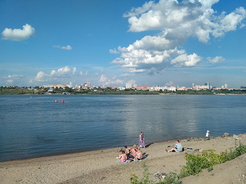 Обь — широкая, величественная и обманчиво спокойная на фото. Ежегодно губит зазевавшихся взрослых и детей